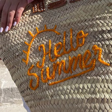 Load image into Gallery viewer, Panier brodé Summer en palme et cuir